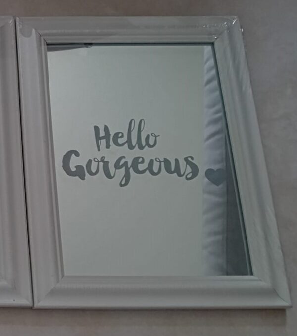 Accessoires - Spiegel mit Spruch "Hello"